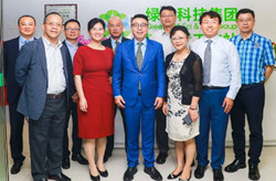 徐建成董事长亲临绿叶上海博士后工作站部署工作，庆贺工作站成立一周年