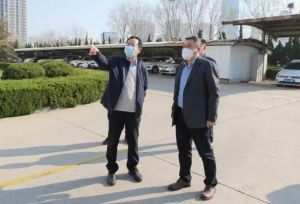 新时代控股集团总经理李喜联一行调研新时代健康产业(集团)有限公司生产基地