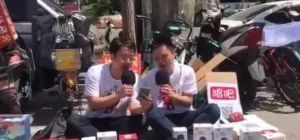 又一个大佬去摆摊儿了！自古英雄出地摊：任正非43岁卖减肥药，柳传志40岁卖旱冰鞋