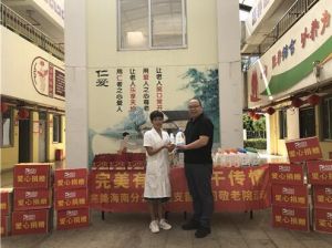 完美爱心敬老人 端午浓情暖人心
