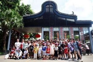 无限极关爱“小候鸟”活动打卡岭南印象园</a>