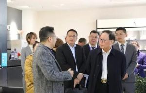 隆力奇徐之伟考察江苏阿仕顿服饰有限公司