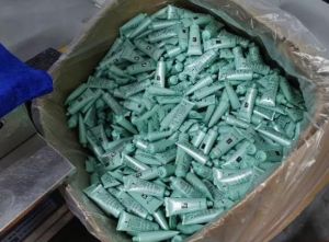 广州公安捣毁“假冒完美芦荟胶”地下工厂</a>
