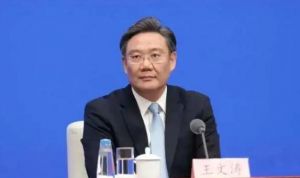 商务部换帅！王文涛任部长</a>