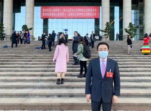 理想焦家良携提案出席云南省两会