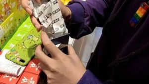 头部企业毛利率超过六成 大小玩家纷纷踏入盲盒赛道