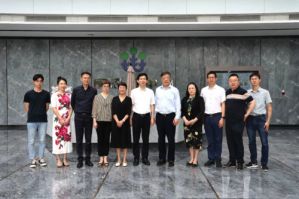 广州中医药大学校长王伟到康恩贝考察交流