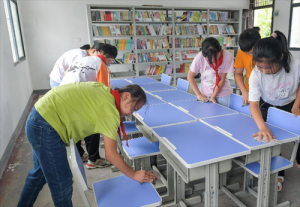 刚送新书又送新书桌，跃莱爱心书屋助力乡村儿童快乐成长