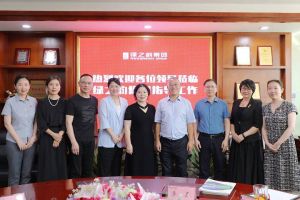 湖南省药品监督管理局局长黄东红一行莅临绿之韵调研指导