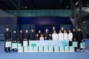 新营养，冠军路，东方素养护送“小野象”回家过年