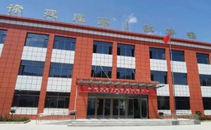 徐建成第1栋教学楼揭牌落成 捐赠已超1亿