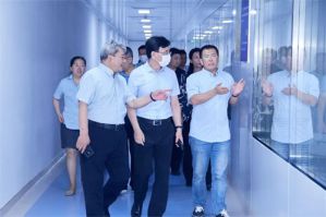 威海市委常委、市委政法委书记调研威海紫光
