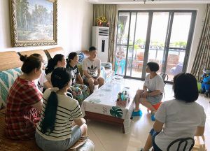 完美重庆分公司“八一”慰问社区退伍军人及家属