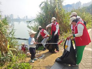 保护邕江母亲河 安利志愿者在行动