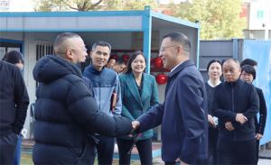 中共长沙市雨花区委常委、常务副区长吴平辉一行莅临绿之韵中心调研