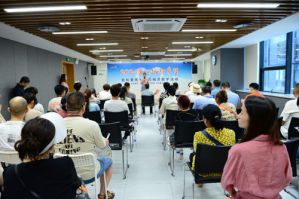 安利捐资助学10名学子