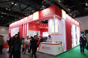 新时代新时优品惊艳亮相中国特许加盟展
