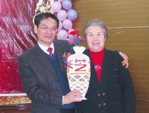 春芝堂与王桂兰阿姨十六载“春芝情缘”</a>