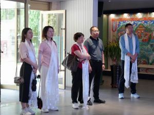 江南大学邱丽颖教授团队赴金诃藏药考察交流
