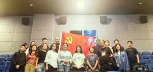 金诃藏药党支部组织党建《南京照相馆》观影