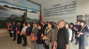 太阳神华北大区组织经销商参观董存瑞纪念馆