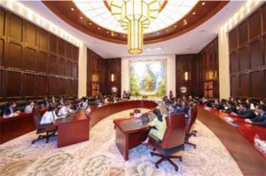 天狮李金元参加即客与爱风尚合作签约仪式