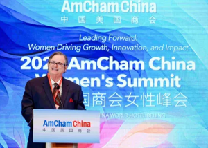 安利余放出席中国美国商会2026女性峰会