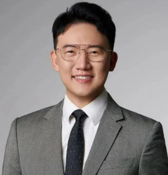 负面缠身、口碑承压，克丽缇娜完成权力交接
