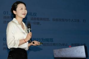 圃美多乐活（中国）举办商务礼仪专题培训