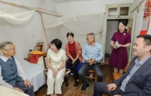 三生携海曙区慈善总会开展情暖百岁老人活动
